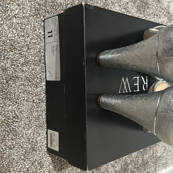 JCREW Silver shoes - Size 11 - Picture 4 of 5